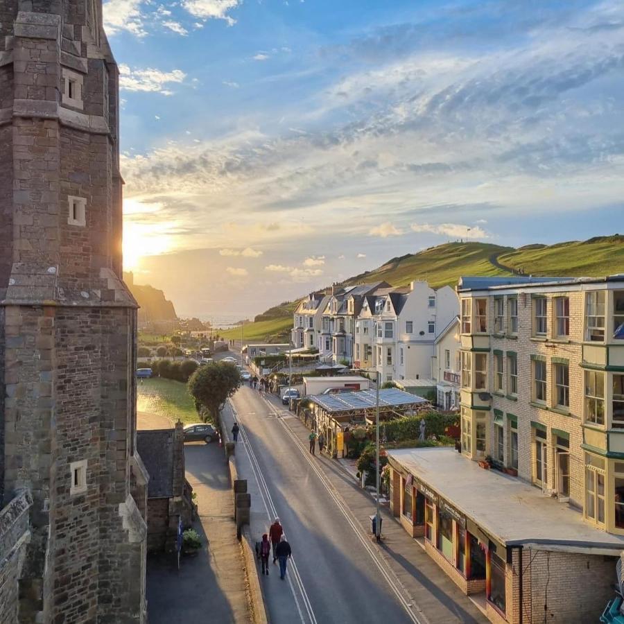 Ocean Backpackers Self-Catering Hostel Ilfracombe Exterior photo