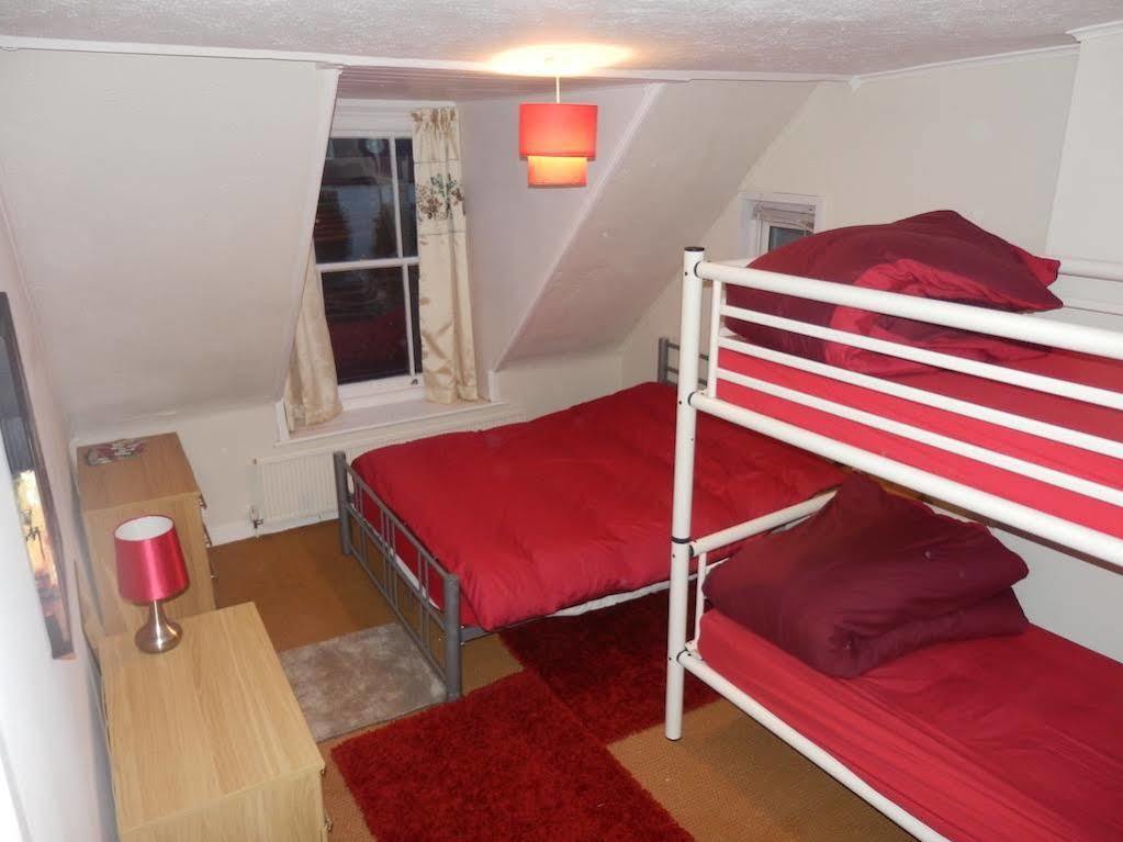 Ocean Backpackers Self-Catering Hostel Ilfracombe Exterior photo