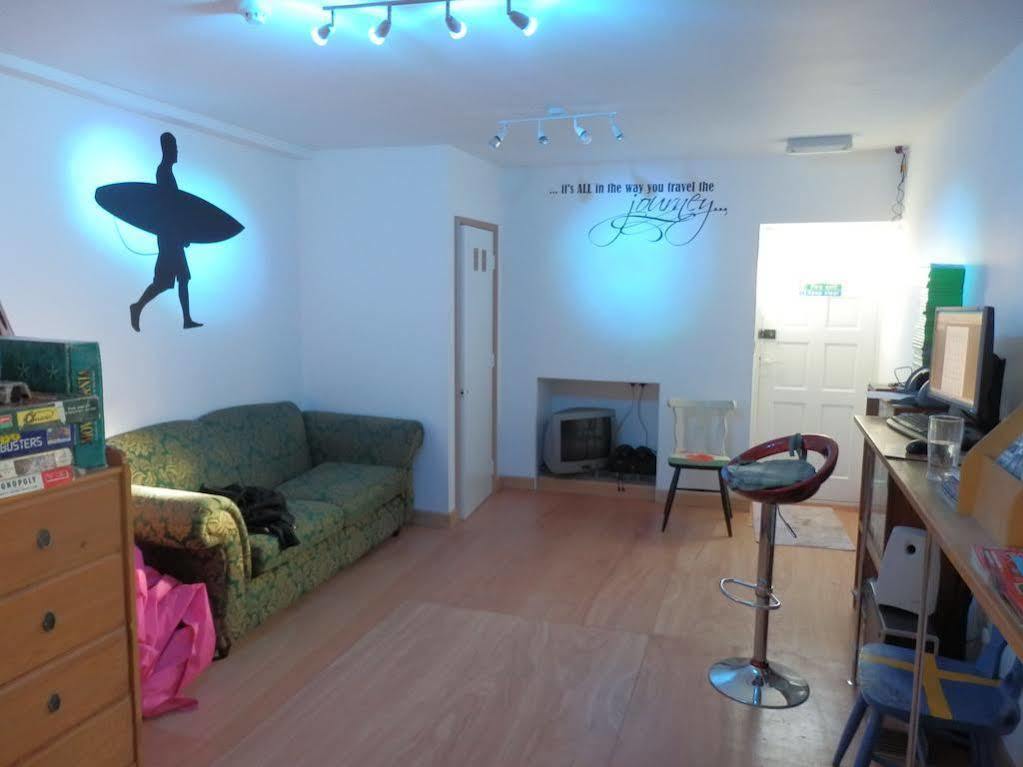 Ocean Backpackers Self-Catering Hostel Ilfracombe Exterior photo