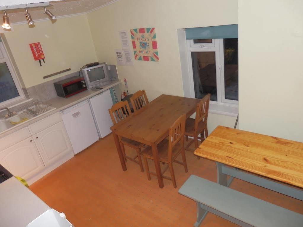Ocean Backpackers Self-Catering Hostel Ilfracombe Exterior photo